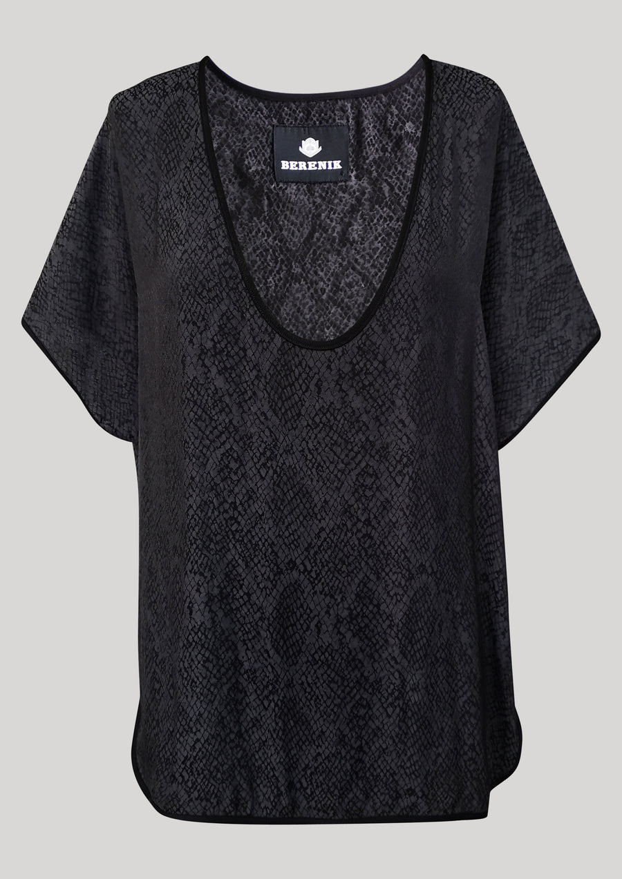 TOP SHORT SLEEVES WIDE - JACQUARD SATIN snake print black/dark grey - BERENIK